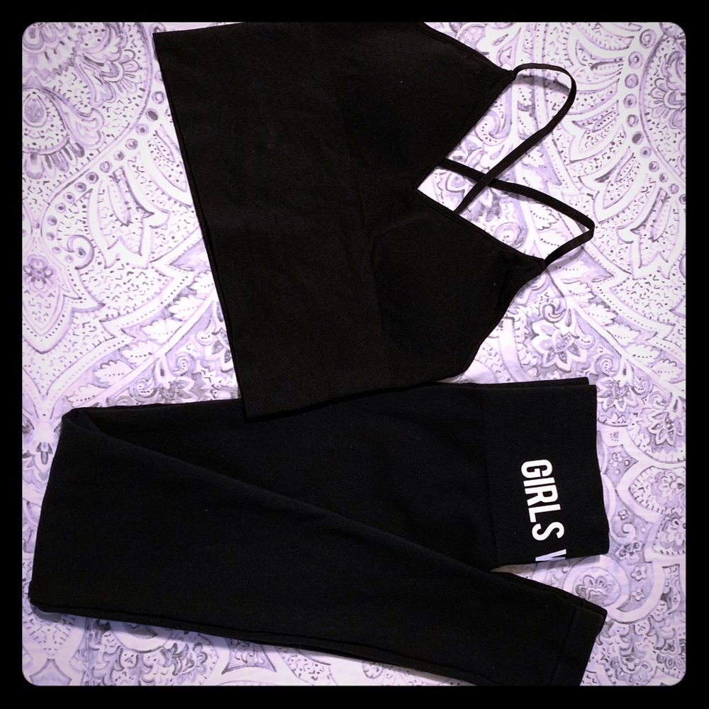 Girls who lift leggings and sports bra